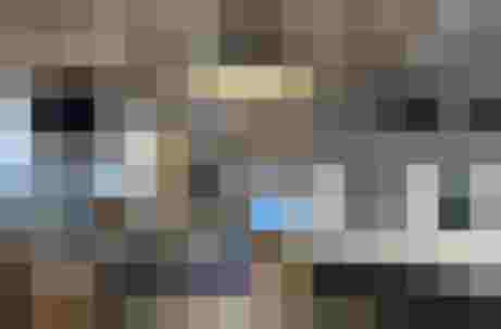 Gemütliche Almhütte mit gedecktem Holztisch, Kachelofen und Alpenflair