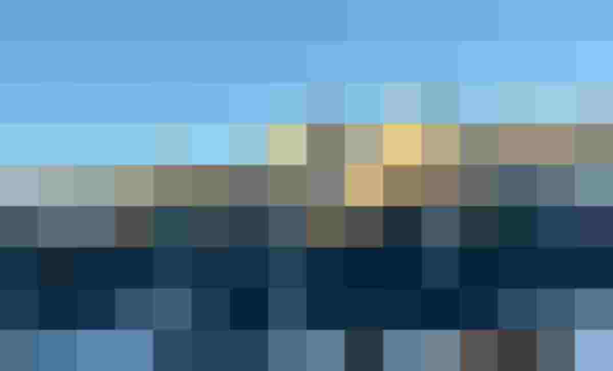 Kind in Winterkleidung auf Holzplattform mit Blick auf schneebedecktes Bergmassiv